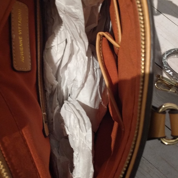 Beautiful tote by Adrianna Vittadini 🍀🍀 - Picture 6 of 8